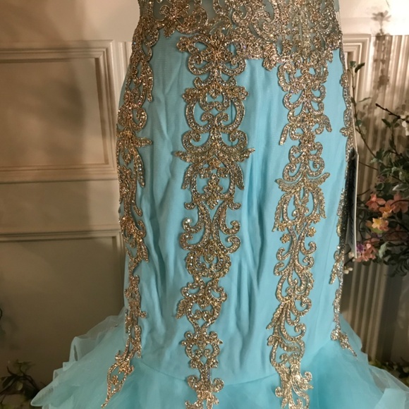 Formal evening ball mermaid style prom gown - Picture 6 of 8